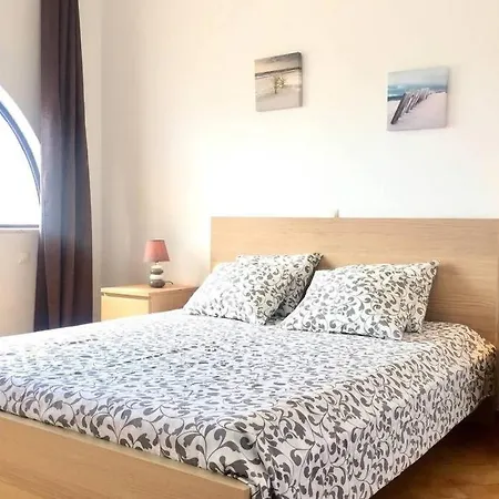 Spacious Castelo Apartment